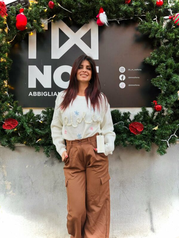 Pantalone con tasche laterali